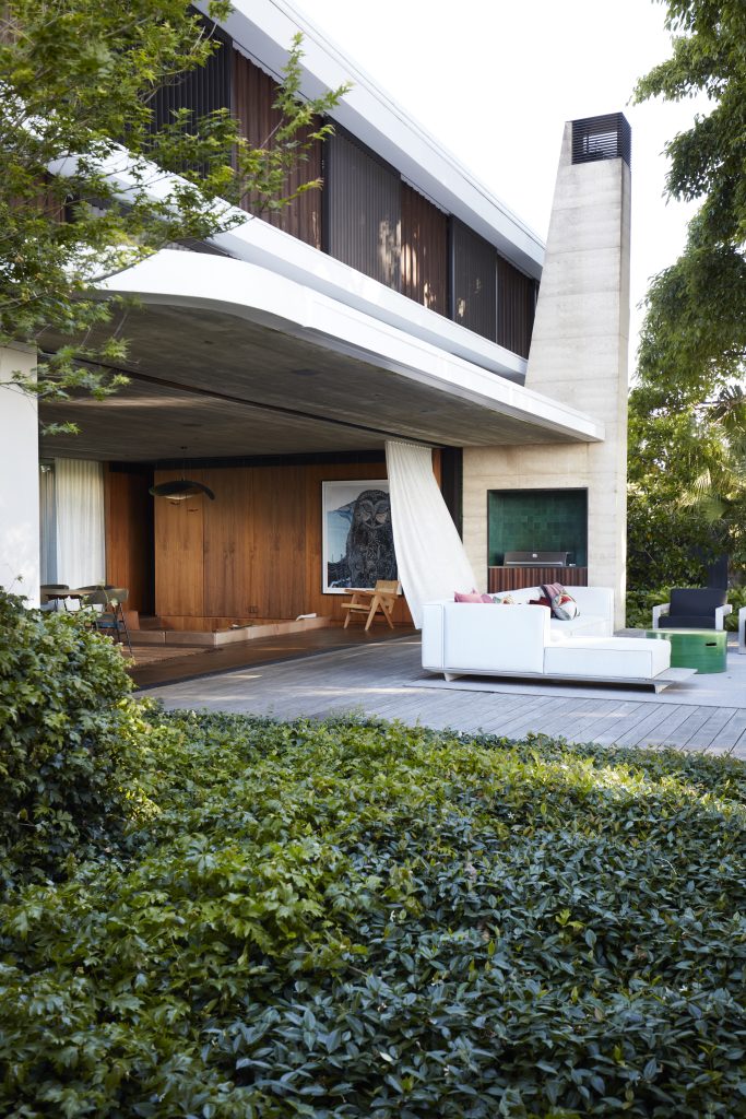 Modern coastal architecture & interior design of Casa Figueira, a luxury home with rammed earth walls & bespoke, crafted details in Sydney by buck&simple